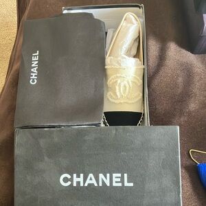 Chanel Women's Cream and Black Espadrilles